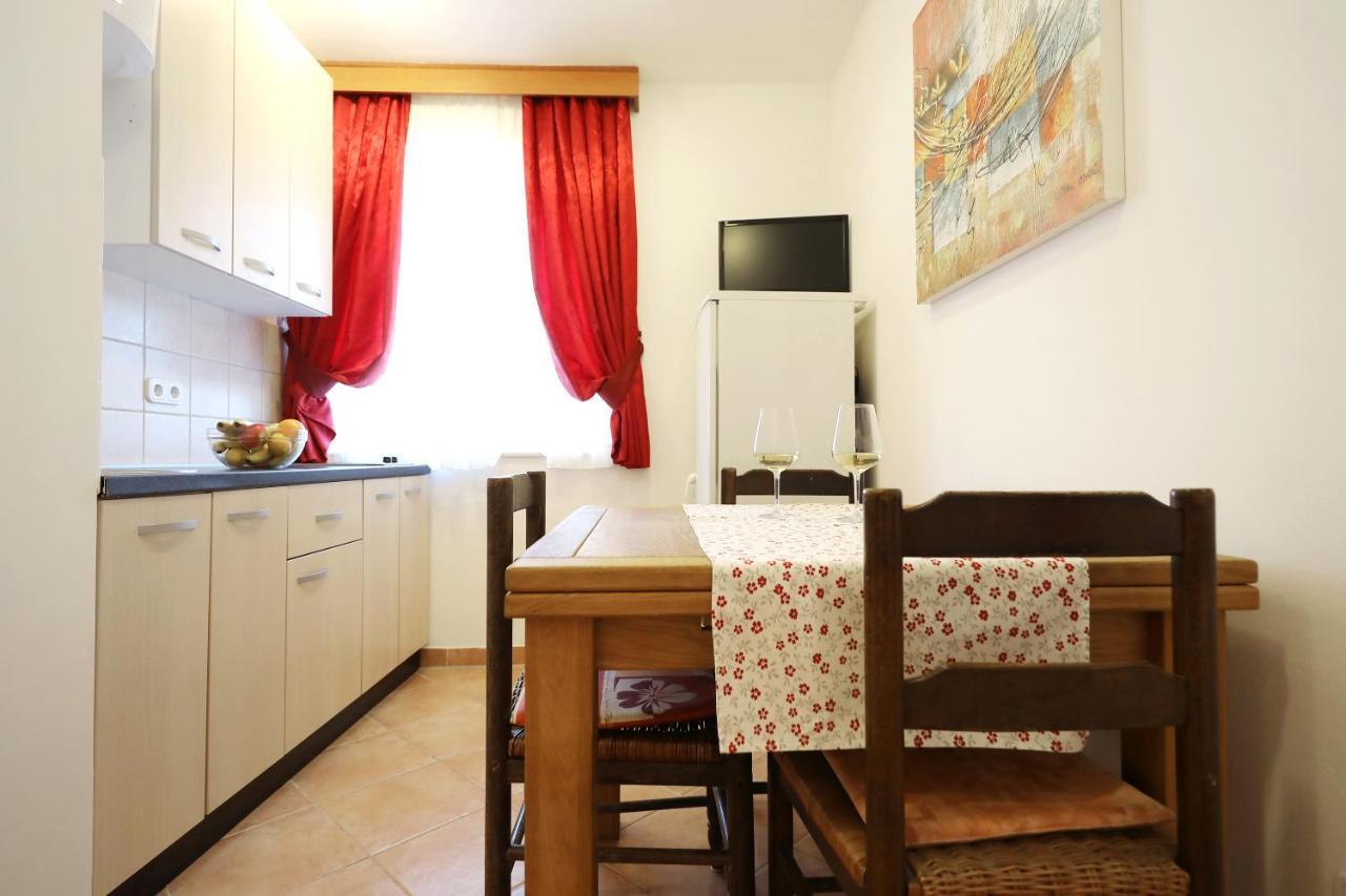 Apartmani "Jadran" Паг Экстерьер фото